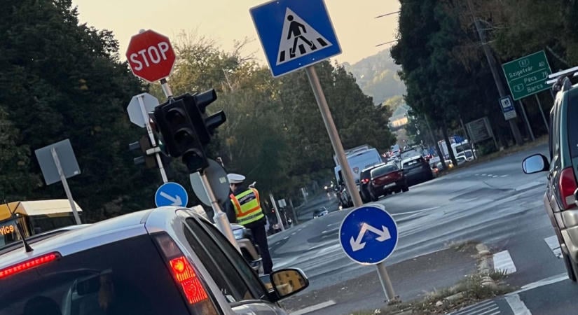 Továbbra sem működnek a jelzőlámpák Kaposváron, de rendőr már irányít