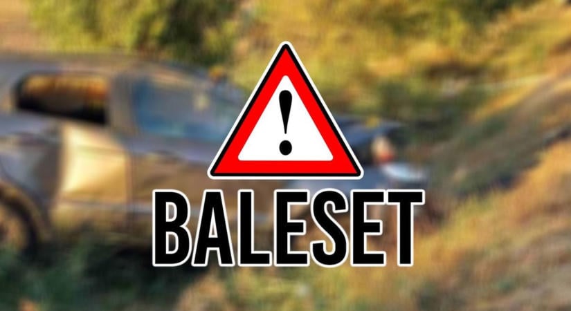 Baleset történt Szabolcsban, árokba borult egy autó – tűzoltók a helyszínen!