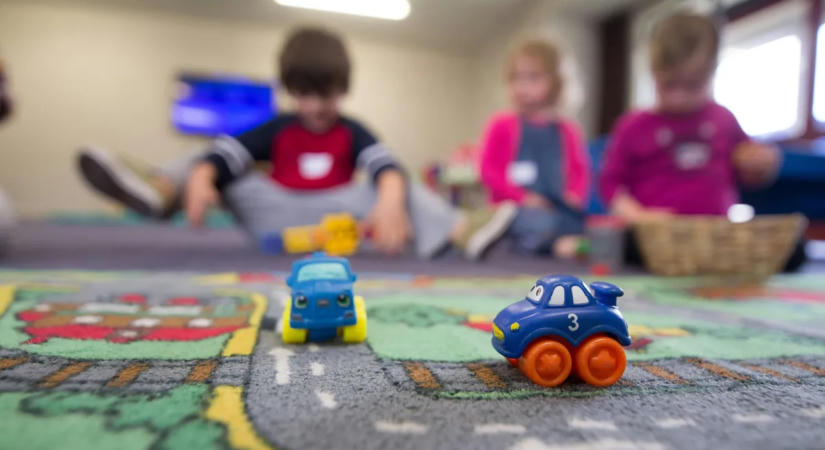 Rémálom a bölcsődében: idegen vitte el a kétéves kislányt, vizsgálat indult