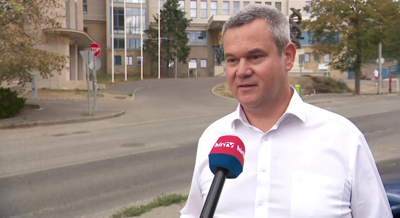 „Emberek életéről kő-papír-ollóval?” – Takács Péter keményen nekiment Hegedűs Zsoltnak