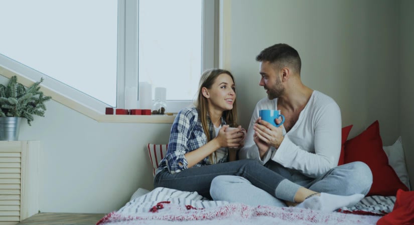 A hosszú és boldog házasság titka a pszichológusok szerint: csak ez a 2 dolog