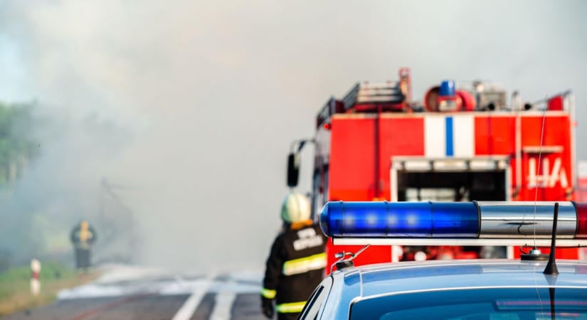 Autó lángolt az M5-ösön, Kecskemét közelében