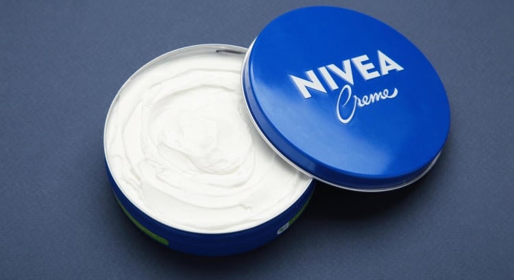Titkot rejt a NIVEA megújult híres kék doboza