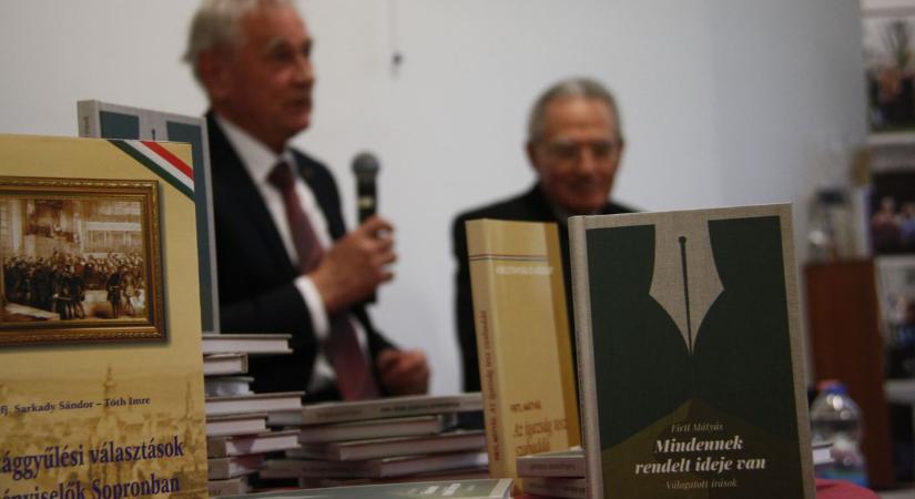 "Mindennek rendelt ideje van" - Firtl Mátyás könyvét mutatták be az agyagosszergényi Népfőiskolán