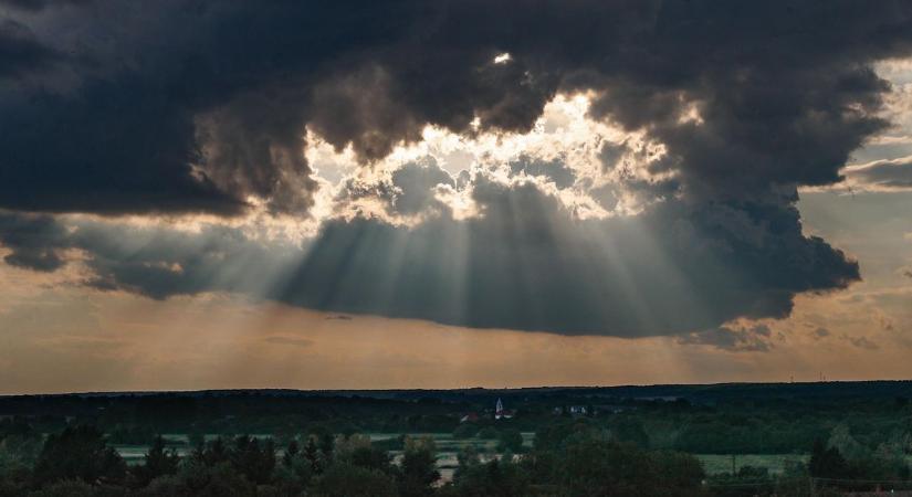 Takard le a kocsit, húzd el a kerti bútorokat! Mutatjuk, mikor marhatnak bele Szabolcsba a zivatarok