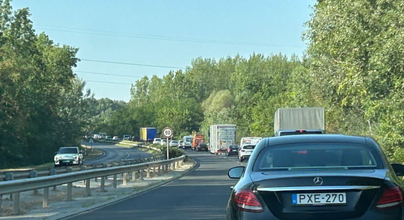Megint dolgoznak az algyői hídon, hosszú a sor