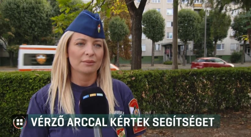 Vízzel teli csatornába zuhant egy autó Püspökladánynál, az utasok kamionosoktól kértek segítséget