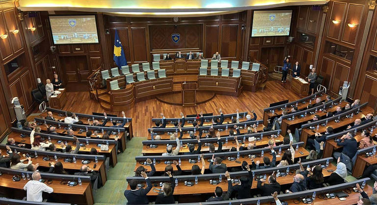 Újabb politikai patthelyzet Koszovóban, a parlamentet a második legnagyobb párt nélkül nyilvánították megalakultnak