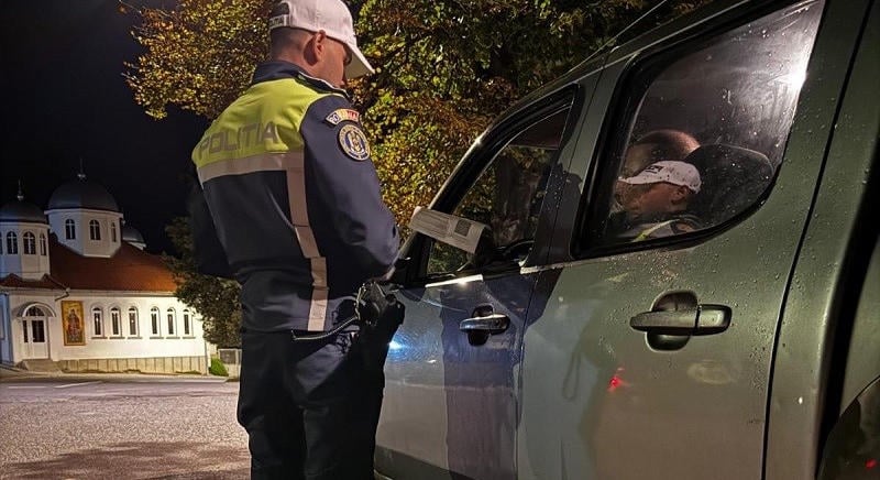 Újra jogosítvány nélkül vezetett a felfüggesztett börtönbüntetésre ítélt férfi – Brassóban érték tetten