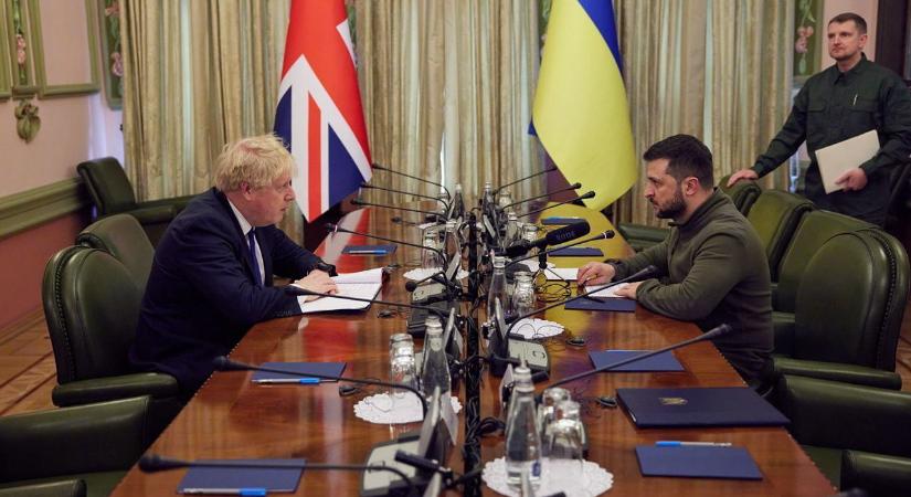 A britek nem viccelnek, egy 1,3 milliárd fontos katonai csomagot állítottak össze Ukrajnának