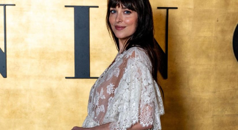 Már mindenki lemondott erről a színpárról – Dakota Johnson gyönyörű fürdőszobáját mégis bárki elfogadná