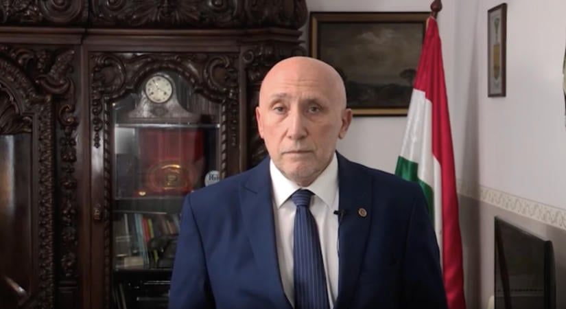 A becsületes munkára figyelmeztette az ügyészeket az átmeneti főnökük egy furcsa hangulatú videóban