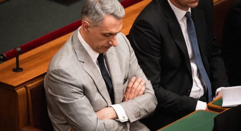 Lázár János engedély nélkül létesített napelemparkot a 13 millióra büntetett birtokán