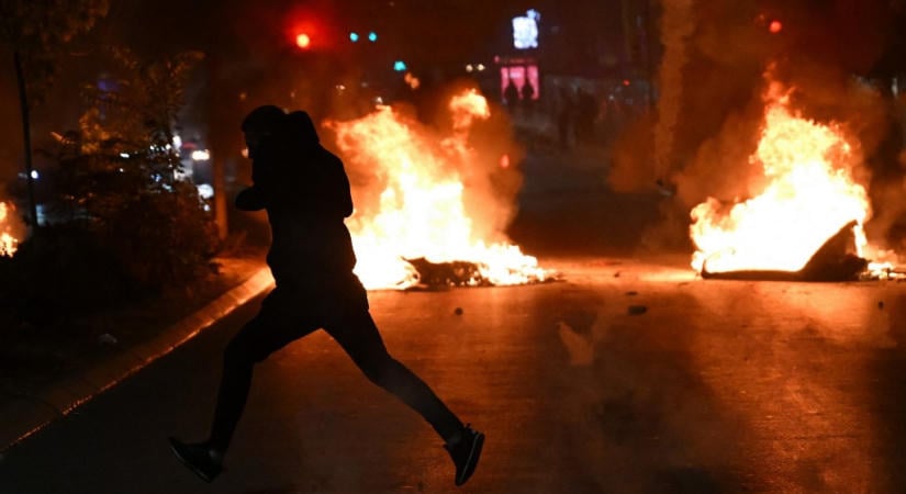 Tüntetők és rendőrök csaptak össze Pristinában, többen megsérültek