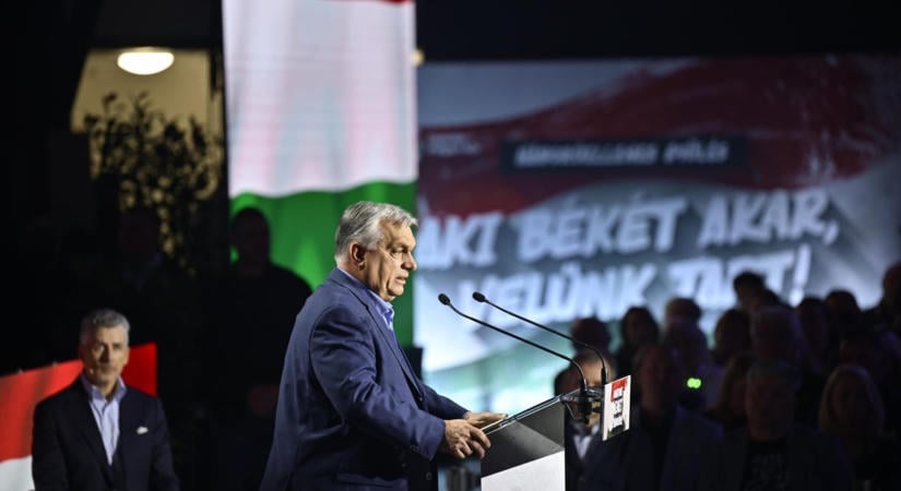 Bár a hivatalos programban nem szerepel, de mégis ott lesz Orbán Viktor vasárnap a lakitelki DPK-táborban