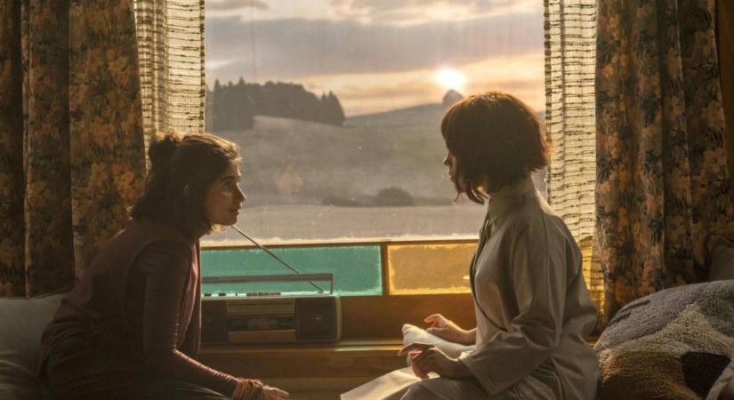 Jenna Ortega új sci-fije katasztrofálisan nyitott – a magyar mozikból is visszavont film Amerikában is elhasalt!