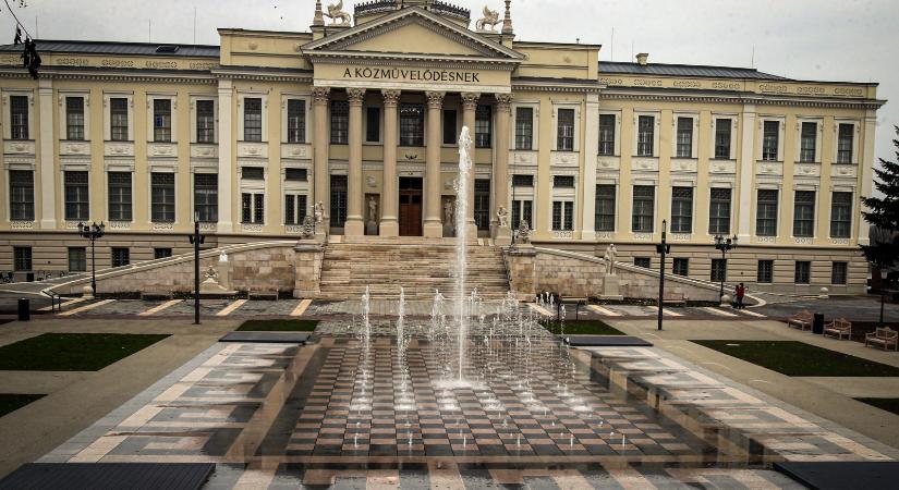 A Móra Ferenc Múzeumnál jelent meg a fekete párduc