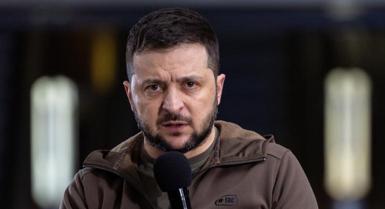 Zelenszkij: Eltörtük az orosz hadsereg gerincét, véres győzelemre számítunk