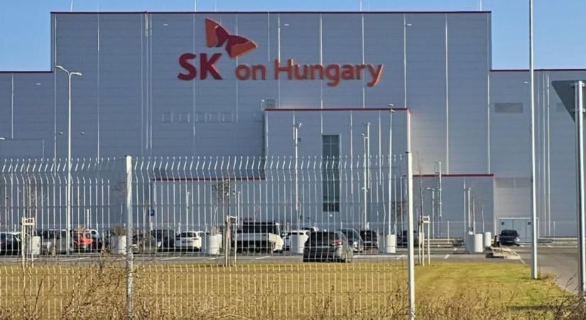 Súlyos munkavédelmi hiányosságok miatt óriási büntetést kapott az iváncsai akkugyár