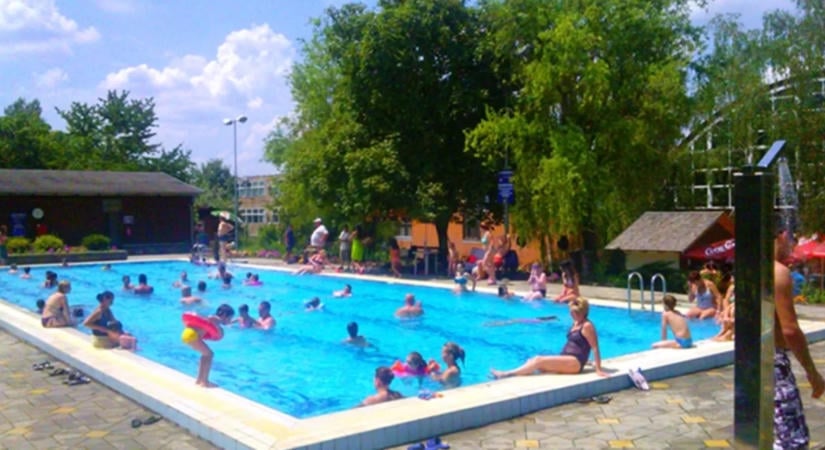 “Sírással kelek és fekszem” – elítélték az anyát, akinek kisfia belefulladt a kőbányai strand medencéjébe