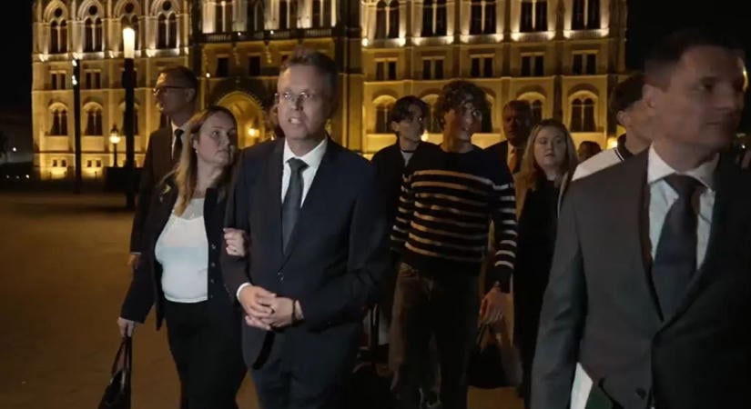 Hankó Balázs idézést kapott, elindult az ügyészségre