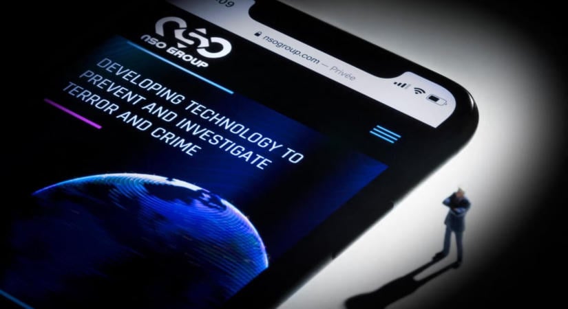 Annyira fél a NER-elit a Pegasustól, hogy elkezdtek amerikai telefonszámokat igényelni maguknak