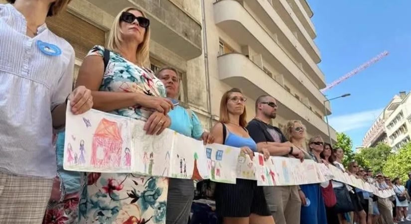 Elégedetlen a Pedagógusok Szakszervezete: számon kérik Magyar Péter kormányán a beígért béremelést