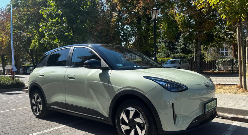 Kipróbáltuk az egyik legolcsóbb villanyautót: durva garanciát ad a Geely új kisautójára