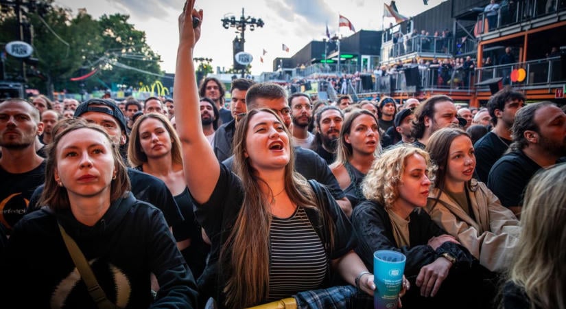 Harminc extra járattal készül a BKK Azahriah Budapest Parkos koncertjeire
