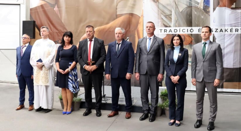 Ismét magyar csempe készül Tófejen, az ország egyetlen csempegyárában (galéria)