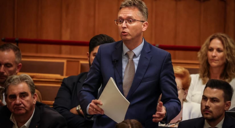 Az NKA-botrány miatt kezdeményezték Hankó Balázs mentelmi jogának felfüggesztését