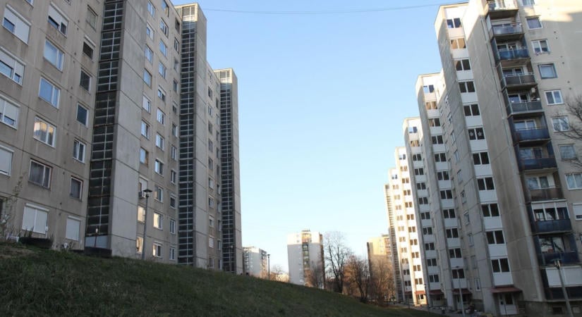 Járják a házakat, néznek be a lakásokba! 20 ezer forintodért a végletekig elmennek ezek a gyanús alakok