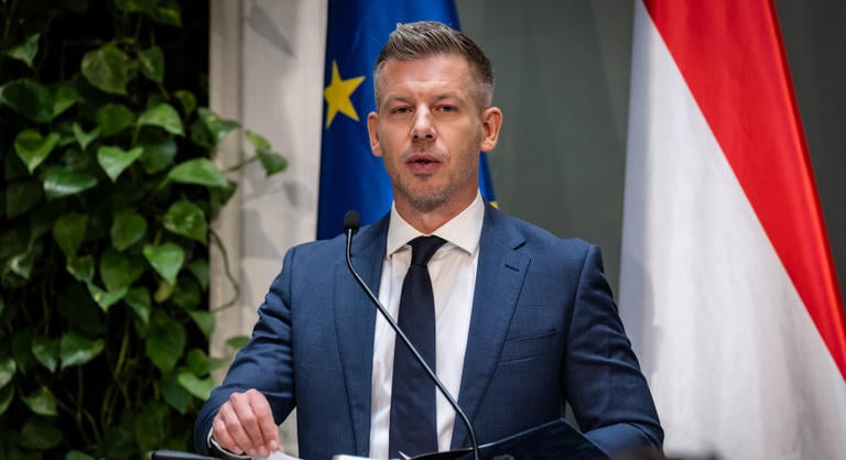 Magyar Péter nem hitt a szemének, amikor meglátta, mit sugároz a közmédia a sajtótájékoztatója helyett