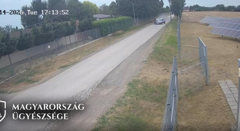 Autós üldözés után gázriasztófegyverrel lőtt ismerősére egy férfi