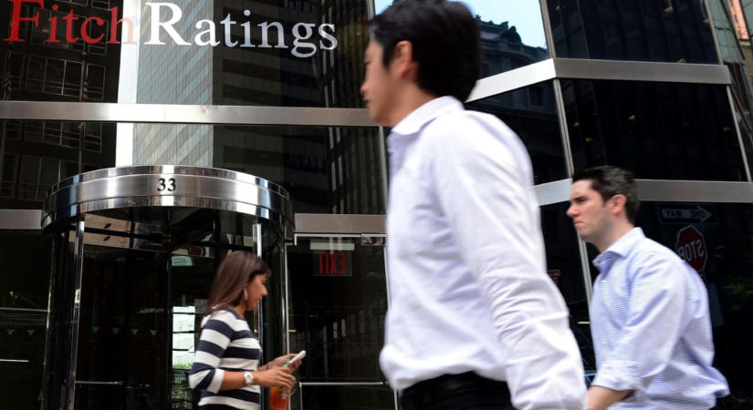 Fitch-elemzés: A megemelt költségvetési hiánycél is jelzi, hogy a magyar kormány komoly közfinanszírozási kihívásokkal néz szembe