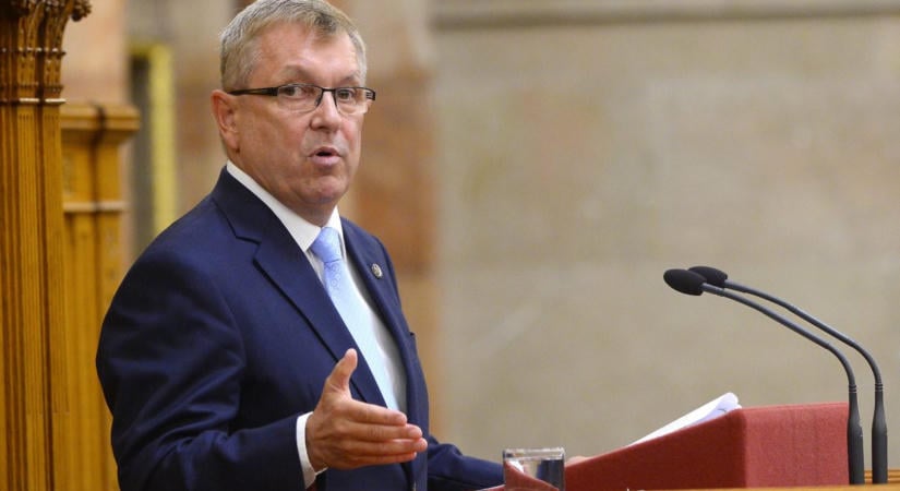 Üzentek Matolcsynak: „Továbbra is számítunk a megjelenésére, akár vezetőszáron is”