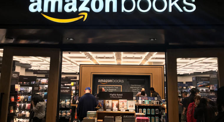 Úgy tűnik, az Amazon is beállt korunk könyvégetői közé, és ezzel a kör bezárult