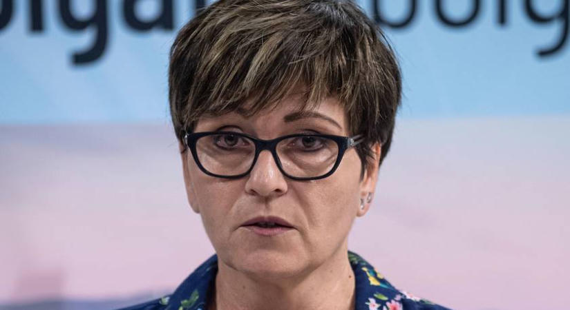 Az 58 éves Kálmán Olga új külsővel a címlapon: 35 kilót fogyott, rövid szőke hajra váltott