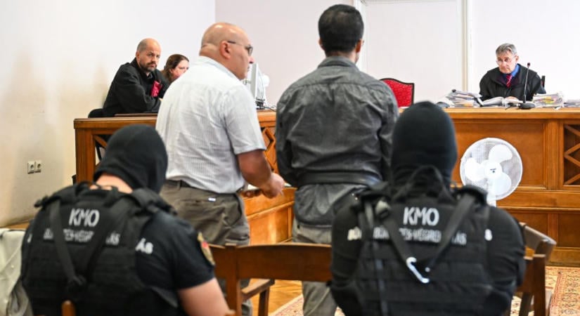 Lehazugozta az ügyészt A. Mohamed, aki a kétéves fiuk előtt mészárolta le a volt feleségét