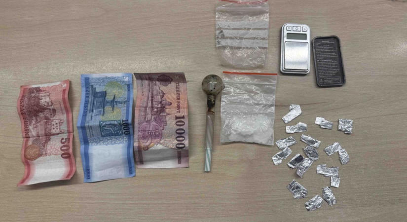Drogdílerek rendőrkézen: újabb sikeres rajtaütés végzett két kábítószer-kereskedővel a Kunságban