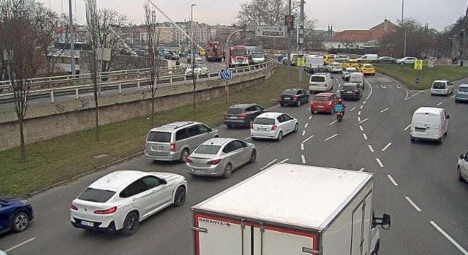 Csaknem két hónapra lezárják az Erzsébet híd egyik budai lehajtóját