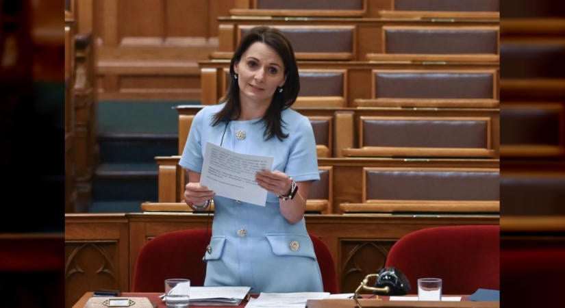 A vidék- és településfejlesztési miniszterhez kerültek a közbeszerzések