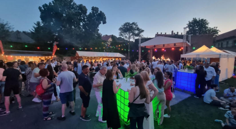 Ingyenes koncerttel robban a CineFest! Az egyik legnépszerűbb magyar zenekar érkezik Miskolcra