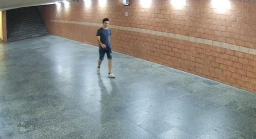 Az aluljáróban csapott le: a rendőrség keresi ezt a cingár férfit