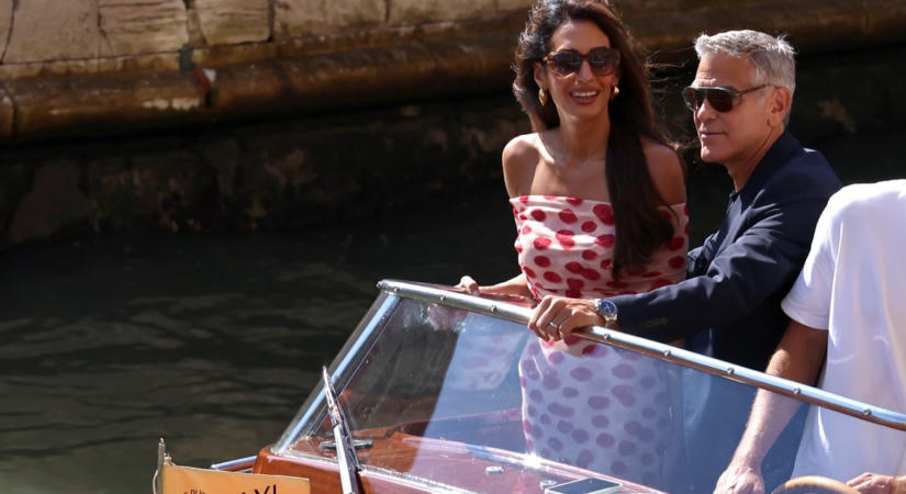Amal Clooney félmilliós ruhában gondolázott Velencében: minden szem rászegeződött
