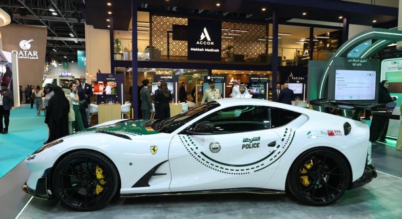 Helyreállt a világ rendje: újabb Ferrari újított be a rendőrség Dubajban