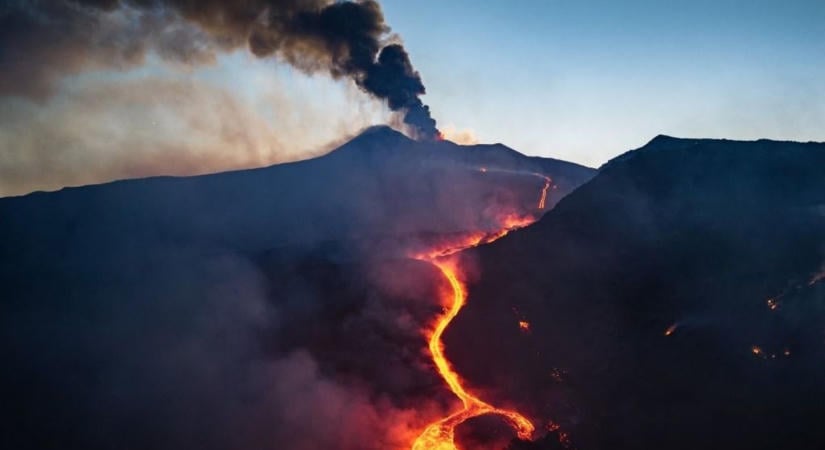 Újra kitört az Etna, teljesen leállt a repülőforgalom Szicíliában