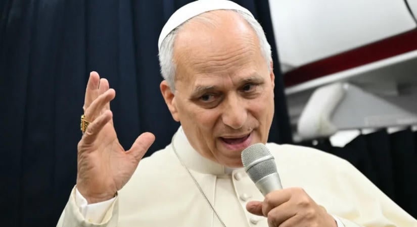 A pápa szerint komolyan kell venni az AI emberiségre leselkedő veszélyeit