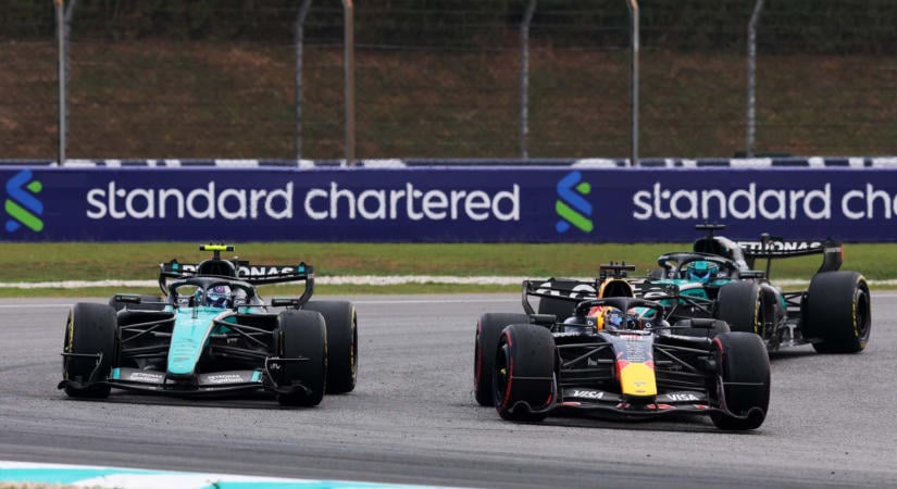 Verstappen nyerte a káoszfutamot Malajziában, Russell kiesett