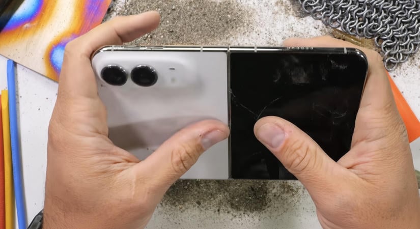 Megsemmisült a 900 ezres iPhone Duo: az Apple első hajlíthatós telefonja nem élte túl a brutális strapatesztet